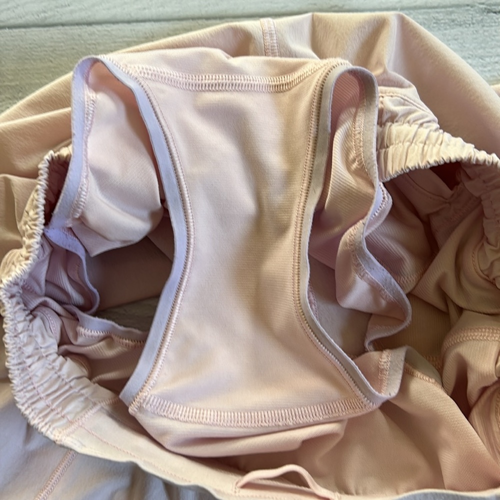 Lululemon Hotty‎ Hot Short II Sz 6 - Picture 6 of 7